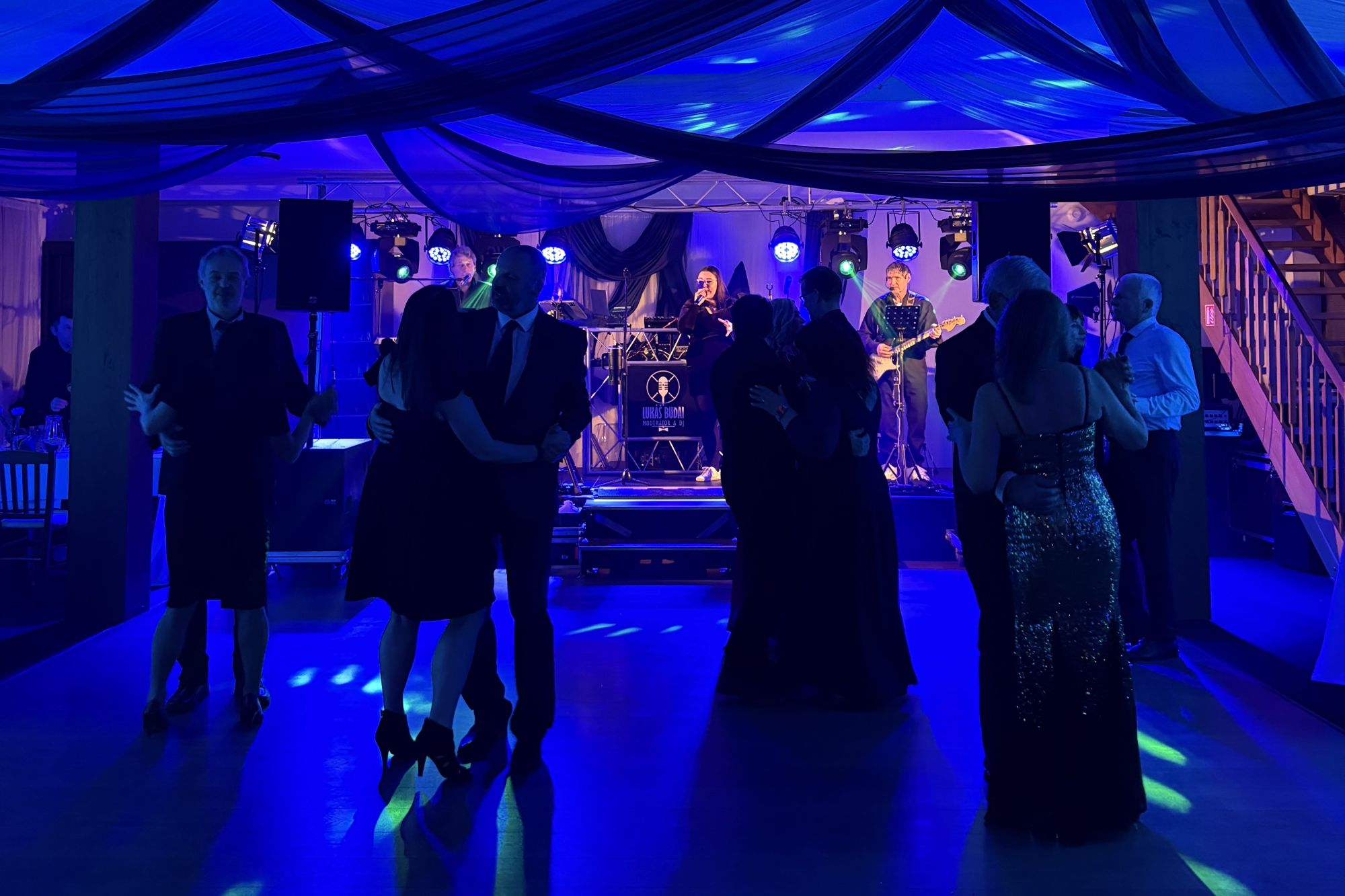 Gala večery a plesy